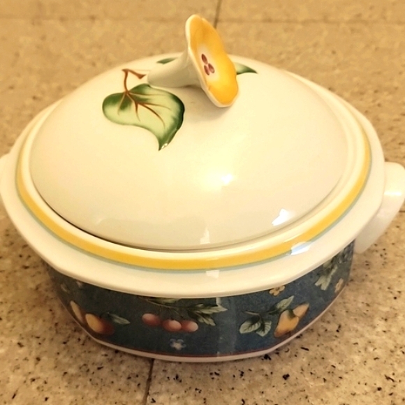 Villeroy & Bock Group Biella Ceramic Lidded Cassarole Bowl with Fruit Design